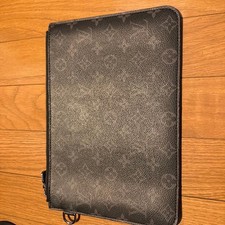 Pochette Louis Vuitton
